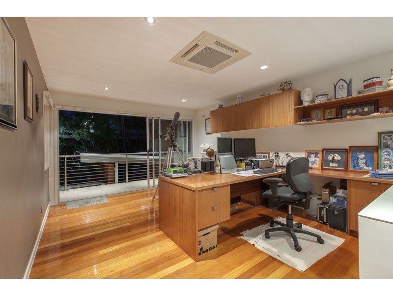 18 Mikado Street, Hamilton QLD 4007