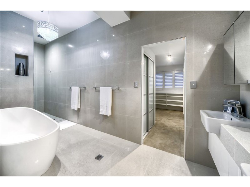 3 Crescent Road, Hamilton QLD 4007