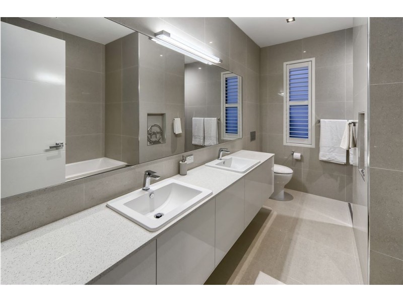 3 Crescent Road, Hamilton QLD 4007