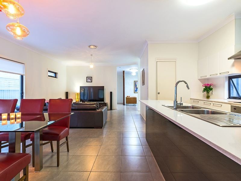 15 Tathra Street, Stafford QLD 4053