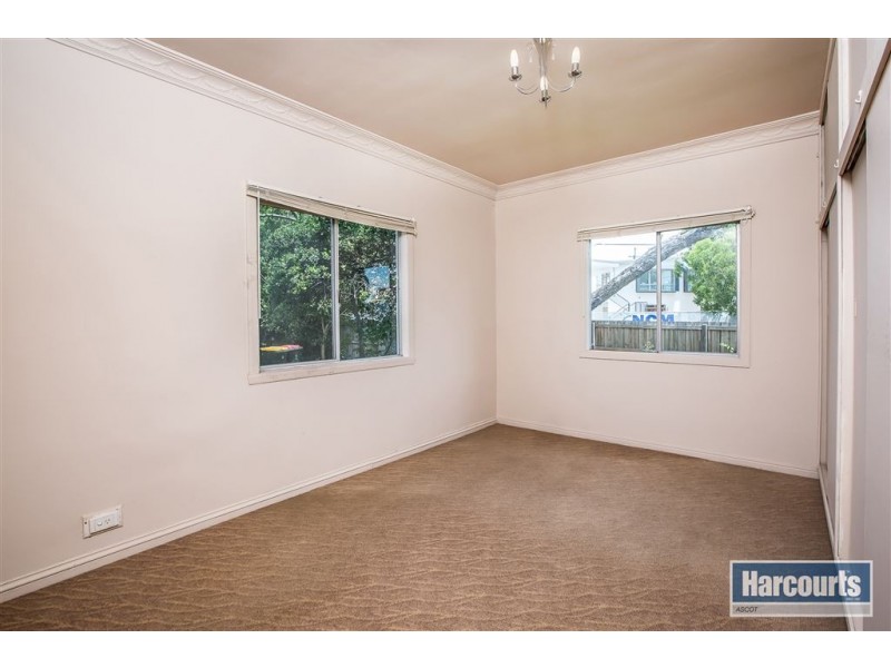 811 Nudgee Road, Northgate QLD 4013