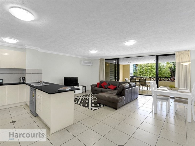 2/49 Racecourse Road, Hamilton QLD 4007