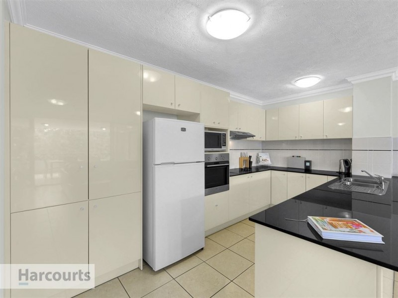 2/49 Racecourse Road, Hamilton QLD 4007