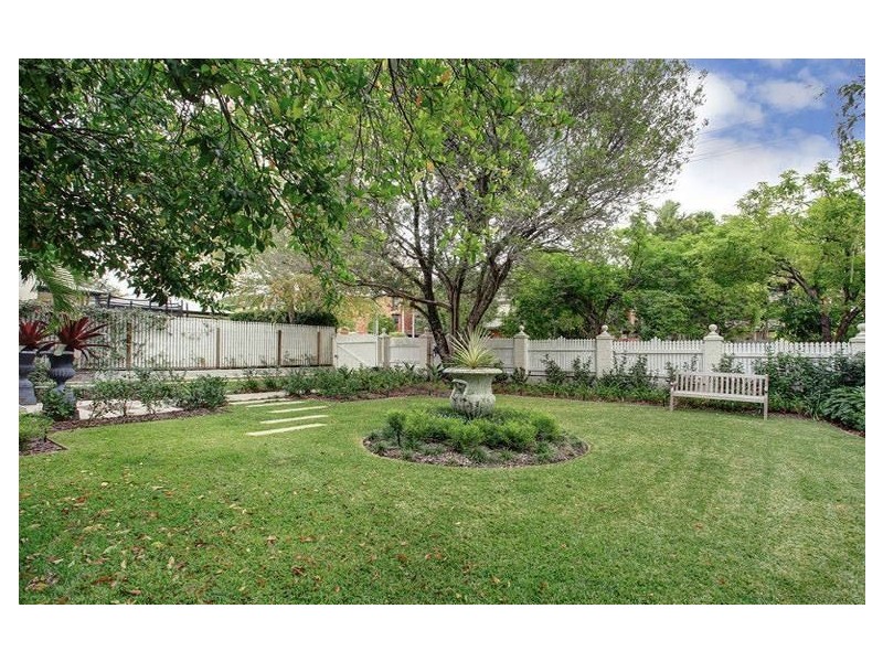 16 Childs Street, Clayfield QLD 4011