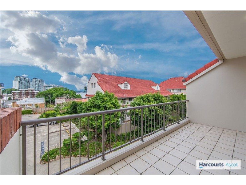 17/17 Whyenbah Street, Hamilton QLD 4007