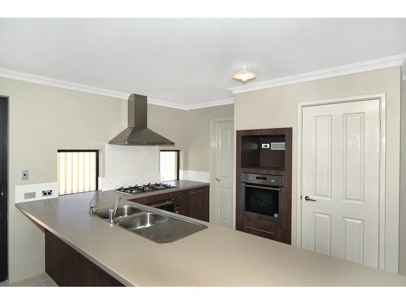 17 Chamberlain Grove, Millbridge WA 6232