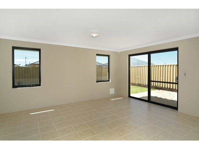 17 Chamberlain Grove, Millbridge WA 6232