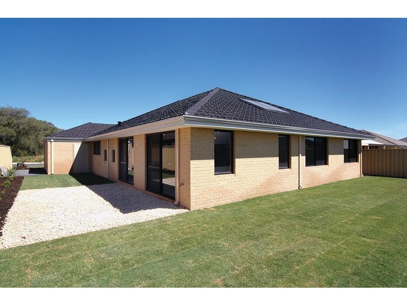 17 Chamberlain Grove, Millbridge WA 6232