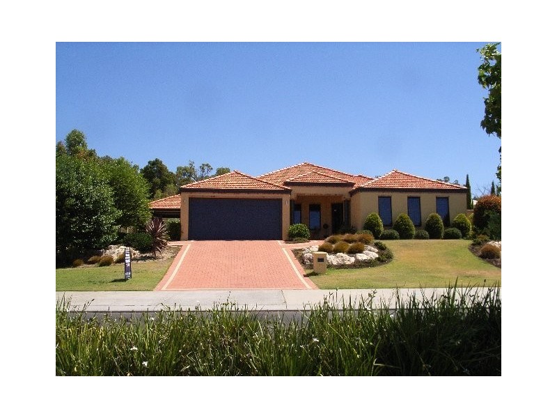 35 Somerville Drive, College Grove WA 6230