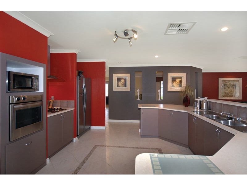 35 Somerville Drive, College Grove WA 6230