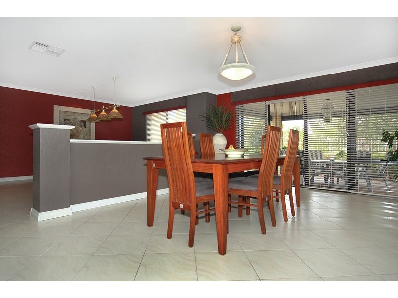 35 Somerville Drive, College Grove WA 6230