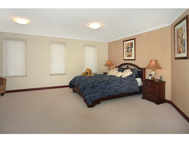 35 Somerville Drive, College Grove WA 6230