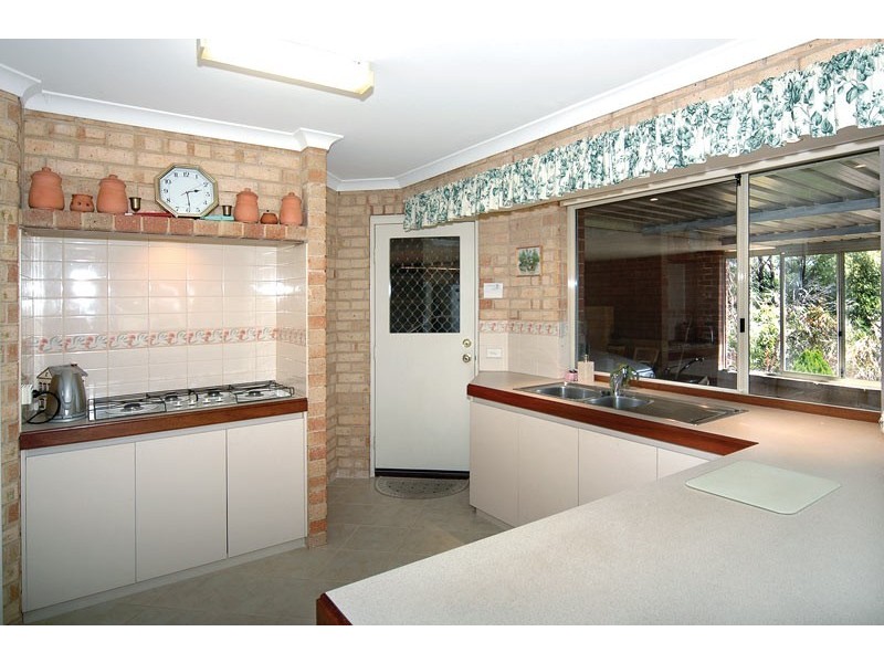 23 Winthrop Avenue, College Grove WA 6230