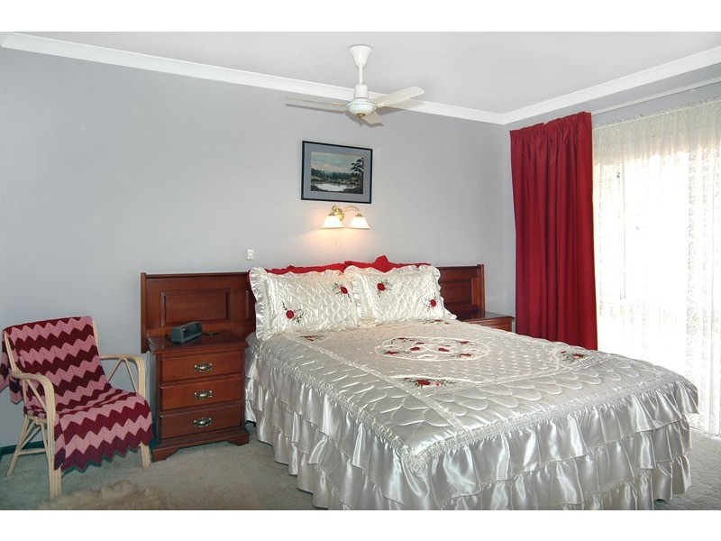 23 Winthrop Avenue, College Grove WA 6230