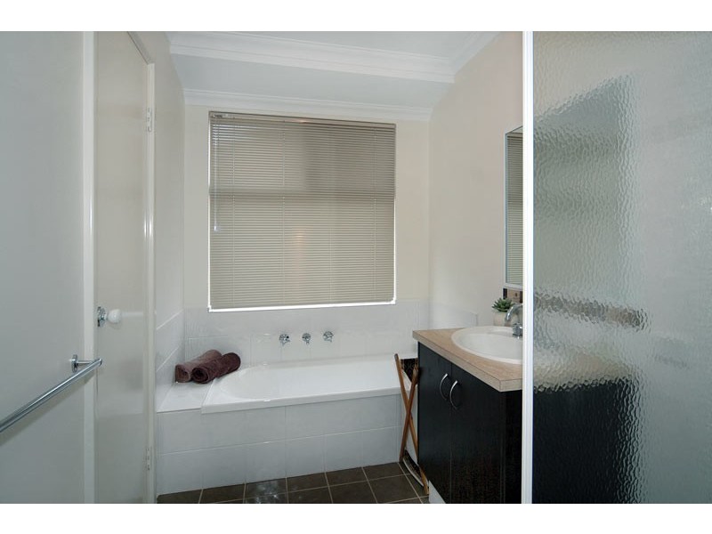 2c Claughton Way, Glen Iris WA 6230