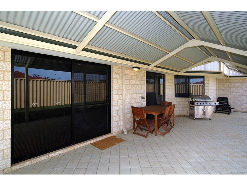 56 Illawarra Drive, Millbridge WA 6232