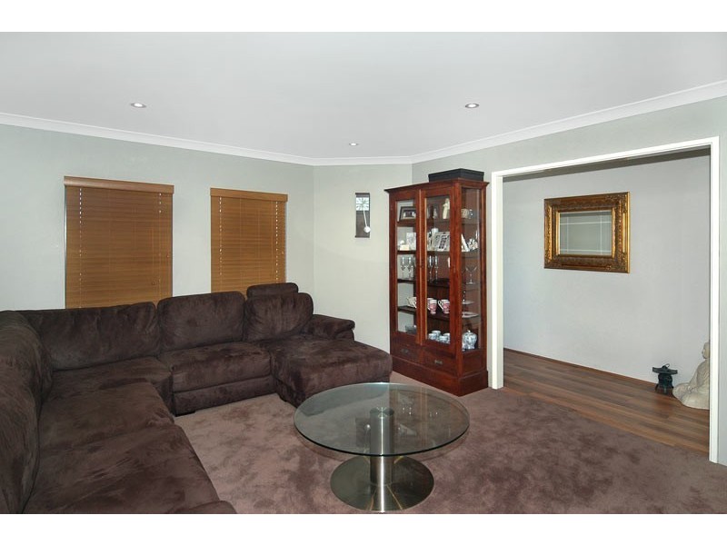 11 Pembroke Street, College Grove WA 6230