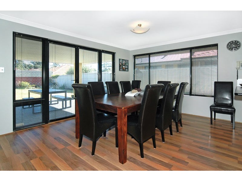 11 Pembroke Street, College Grove WA 6230