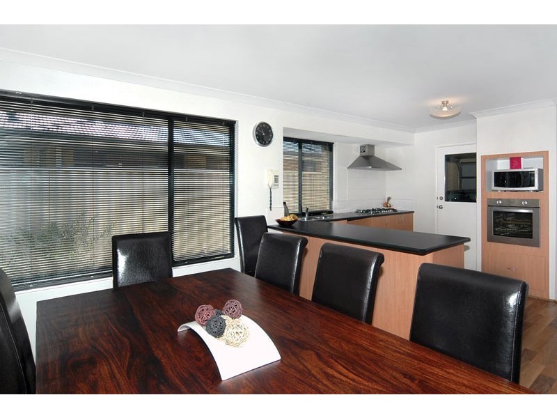 11 Pembroke Street, College Grove WA 6230