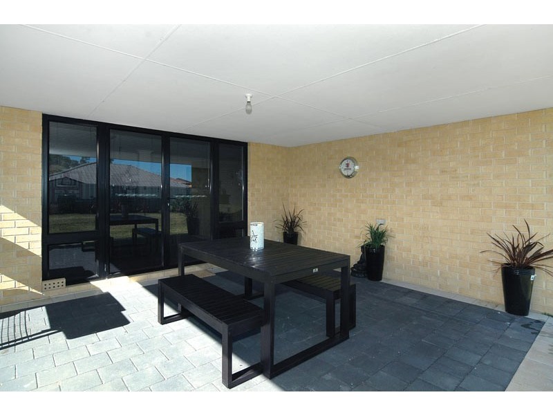 11 Pembroke Street, College Grove WA 6230