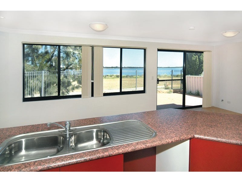 4/6 Kendle Close, Pelican Point WA 6230