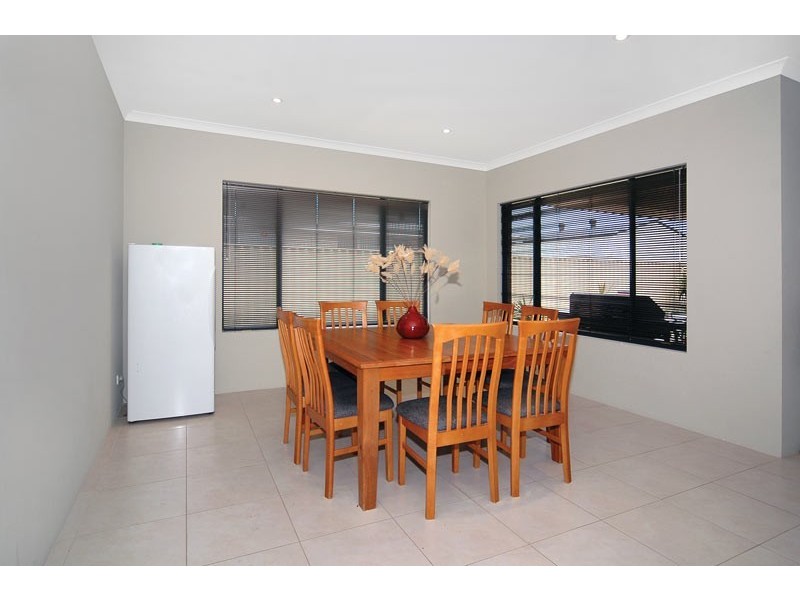 2 Greenough Place, Millbridge WA 6232