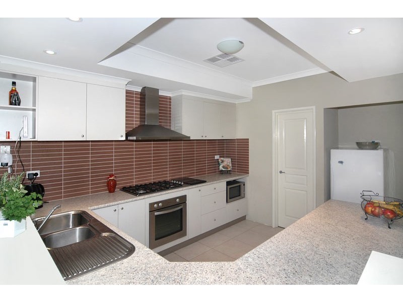 2 Greenough Place, Millbridge WA 6232