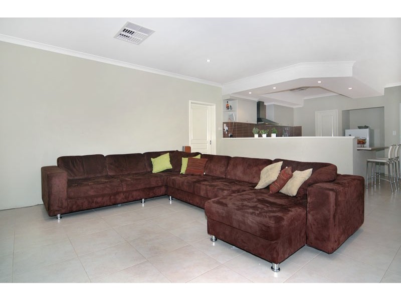2 Greenough Place, Millbridge WA 6232
