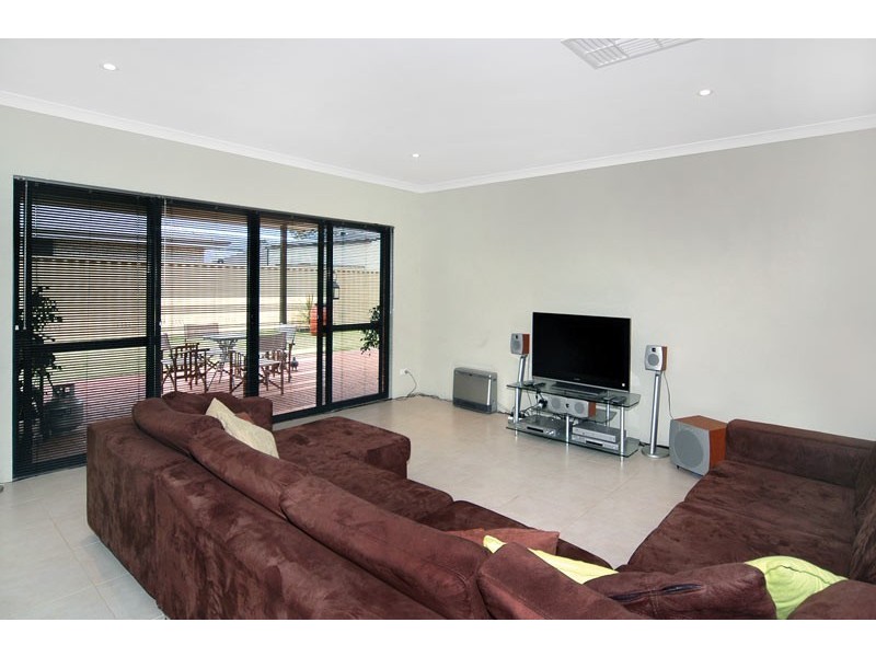 2 Greenough Place, Millbridge WA 6232