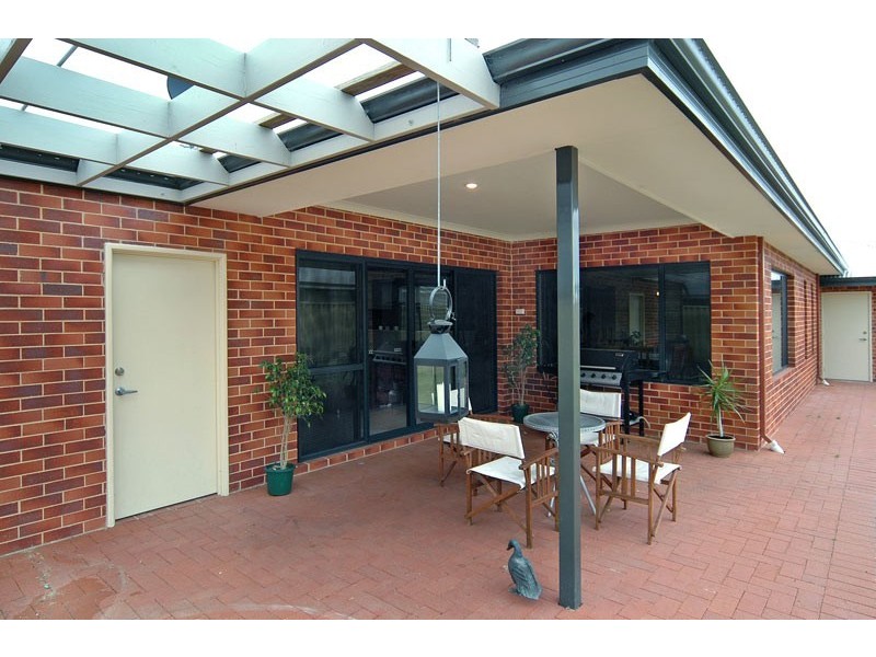 2 Greenough Place, Millbridge WA 6232
