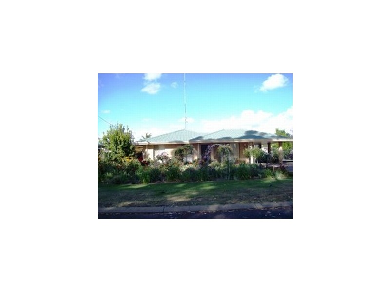 22 Hutchinson Road, Burekup WA 6227