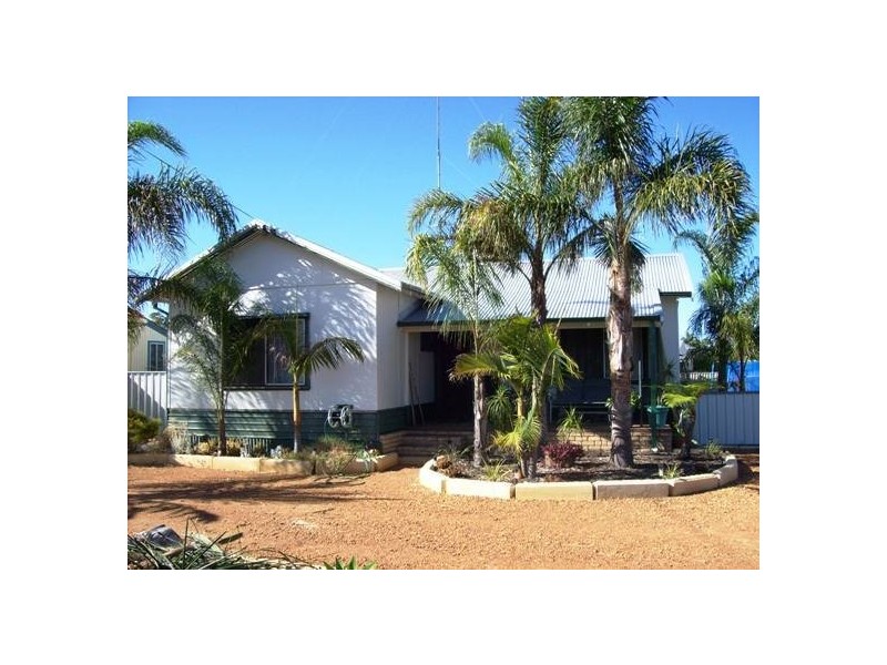 1 Woonar Street, Carey Park WA 6230