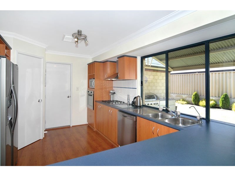 9 Possum Way, College Grove WA 6230