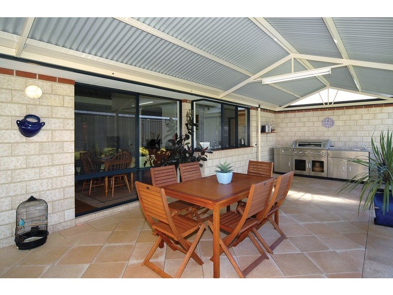 9 Possum Way, College Grove WA 6230