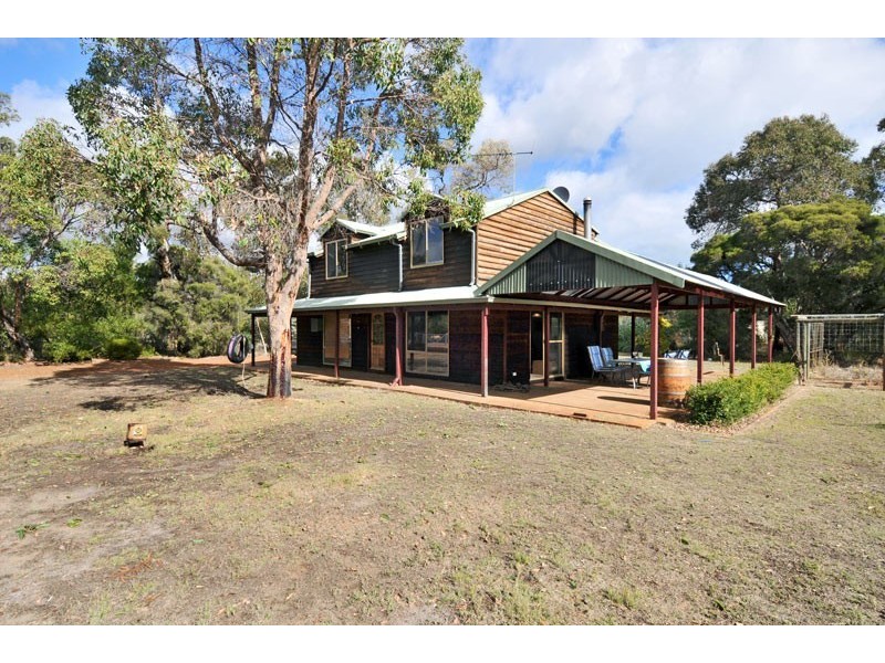 16 Reef Place, Leschenault WA 6233