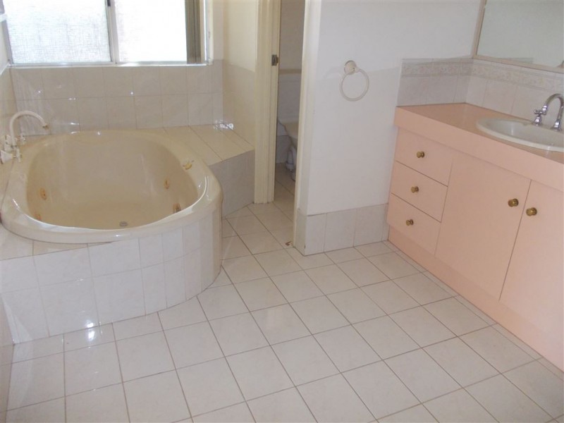 11 Emelia Place, Australind WA 6233