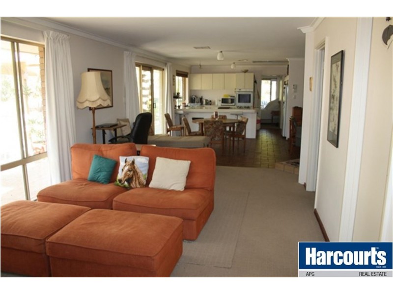 33 Rosemore Way, Stratham WA 6237