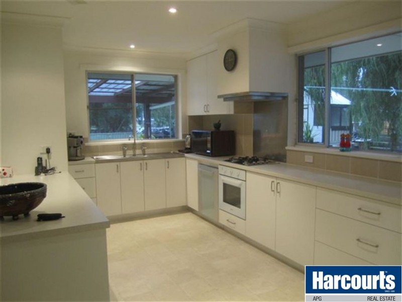 2 Fishermans Road, Stratham WA 6237