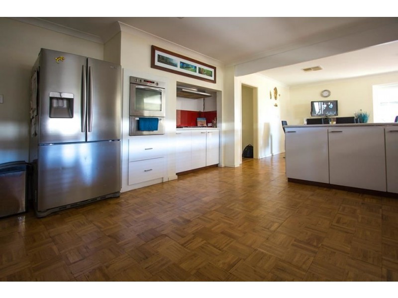 1 Absolon Crescent, Australind WA 6233
