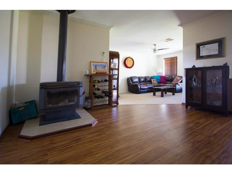 1 Absolon Crescent, Australind WA 6233