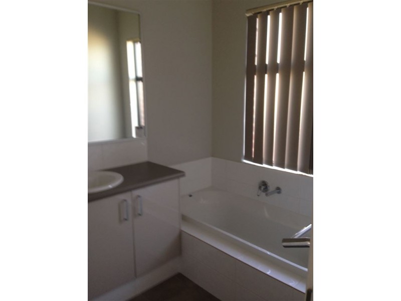 102 The Boulevard, Australind WA 6233