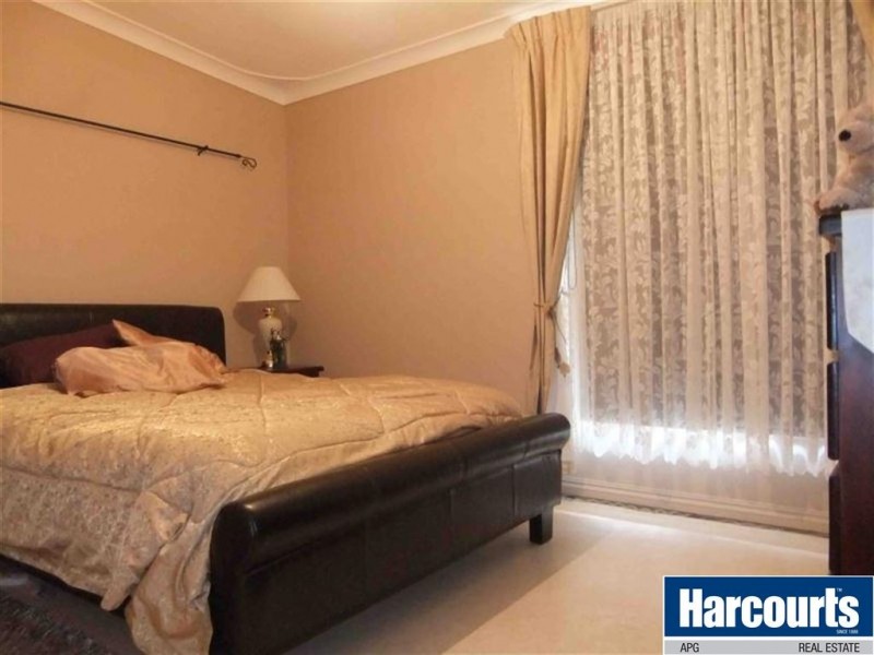 8 Roman Road, Bunbury WA 6230