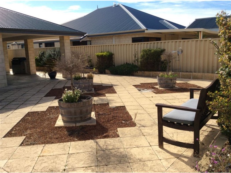 32 Carbine Loop, Millbridge WA 6232