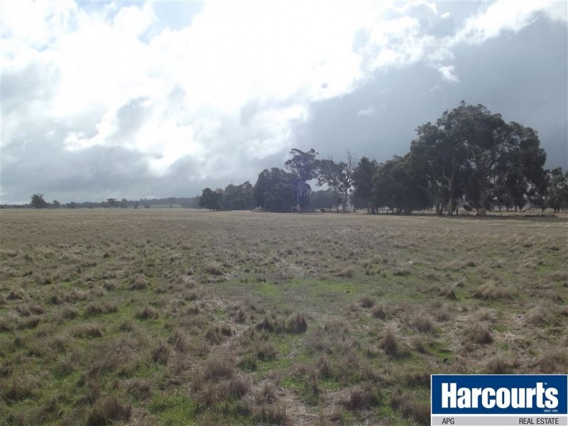 40 Strickland Road, Darkan WA 6392