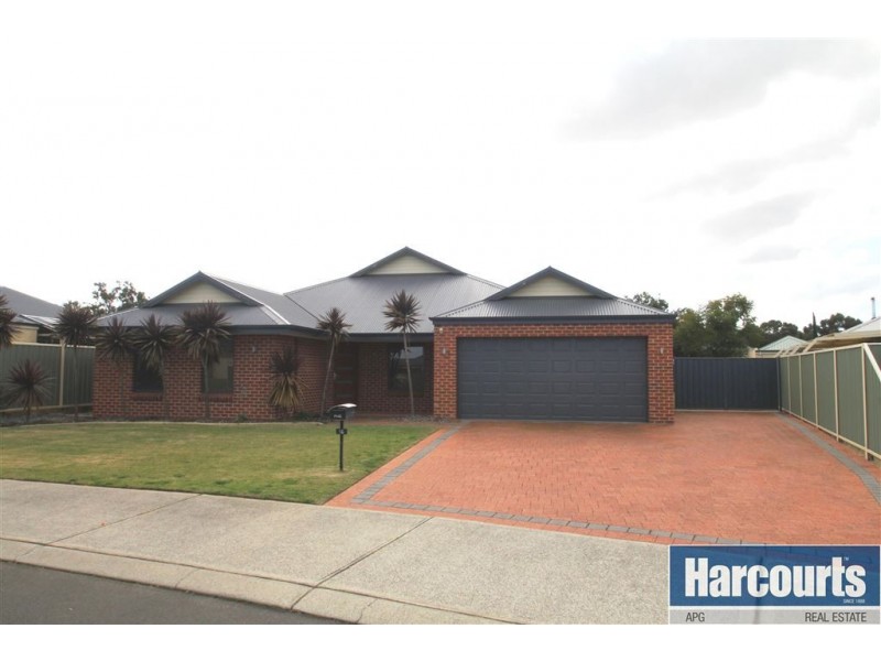 15 Priory Road, Australind WA 6233