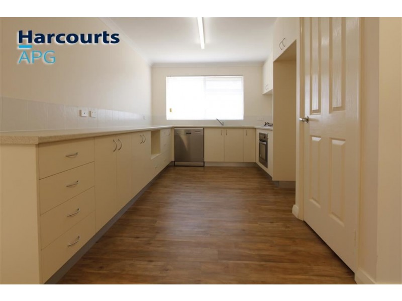 4/7 Cambrose Avenue, Australind WA 6233