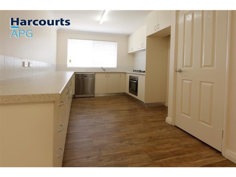 4/7 Cambrose Avenue, Australind WA 6233