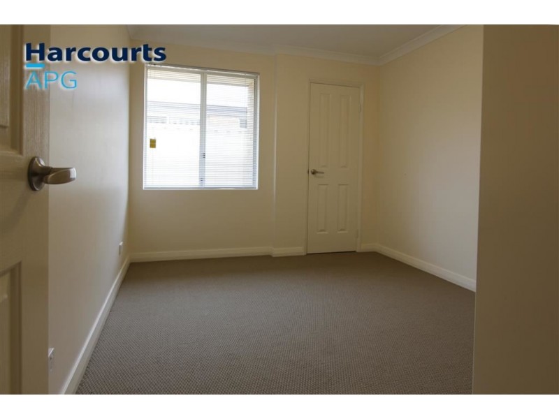 4/7 Cambrose Avenue, Australind WA 6233