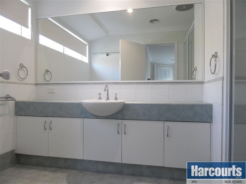 4 Gutman Parkway, Dalyellup WA 6230