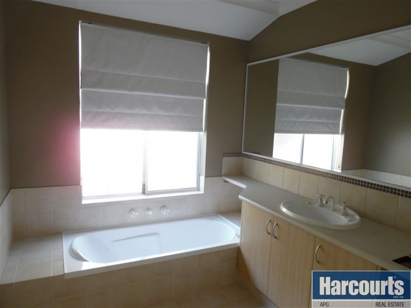 4 Gutman Parkway, Dalyellup WA 6230